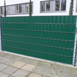 Sichtschutzstreifen Doppelstabzaun blickdicht Grün Zaunfolie 4