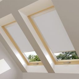 RoofLITE Verdunkelungsrollo DUR Uni Weiss 4208 manuelle Bedienung, geeignet für Dachfenster von RoofLITE und VELUX